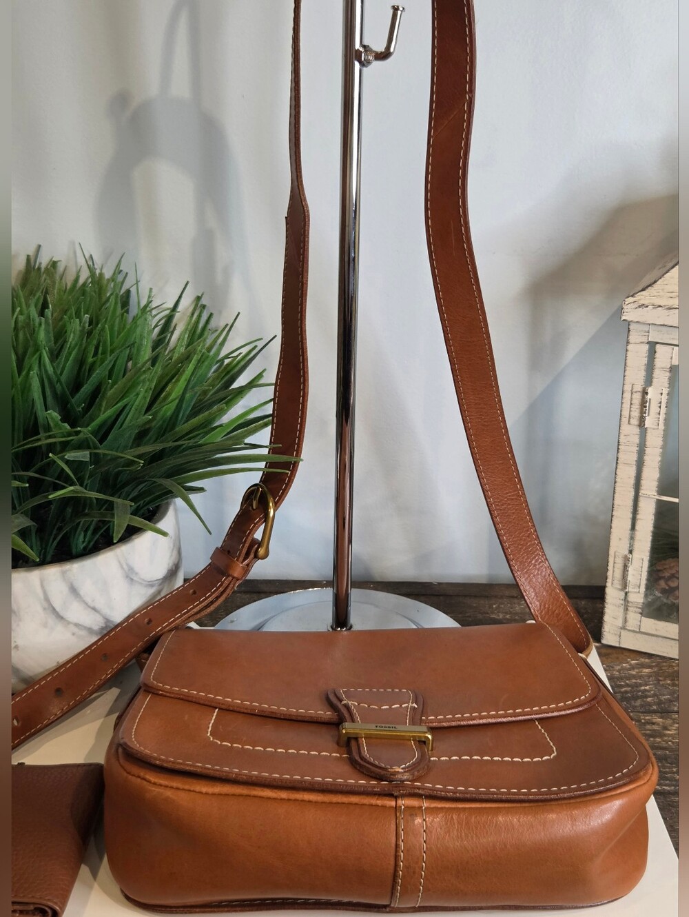 Fossil Tremont Flap Crossbody Handbag and Fossil Brown Leather Wallet. - Picture 8 of 16